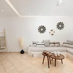 Leanda, Agios Prokopios, By Naxosvibe *